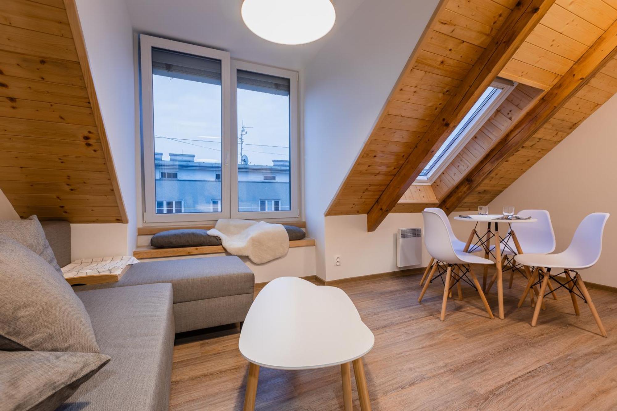 Romanticky Loft Parking U Hlavniho Nadrazi Оломоуц Екстер'єр фото