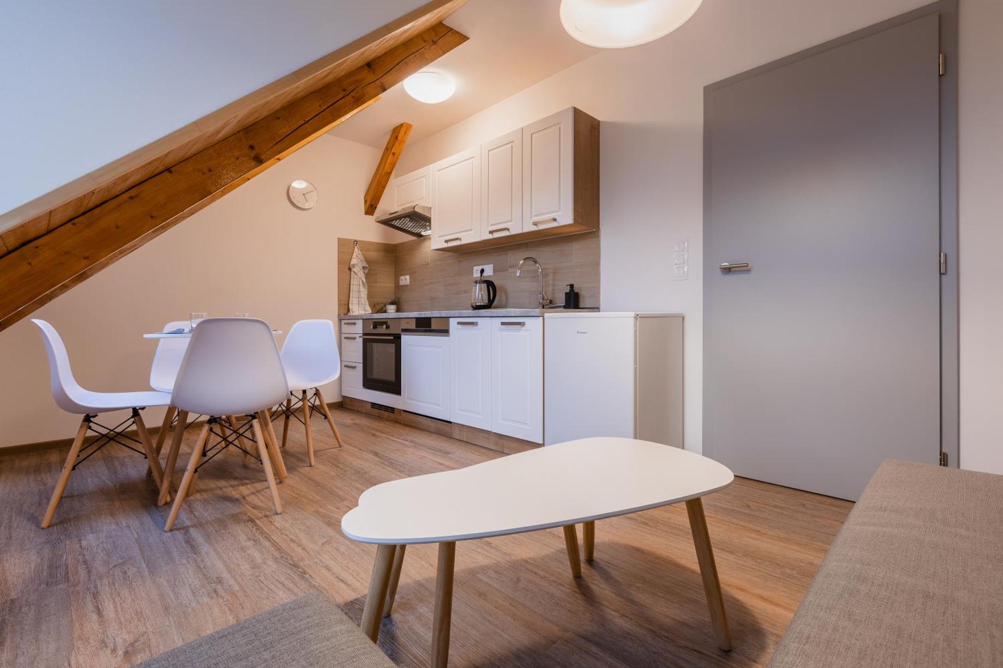 Romanticky Loft Parking U Hlavniho Nadrazi Оломоуц Екстер'єр фото
